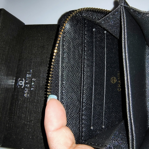 NWT Black & Gold Small wallet - Picture 4 of 4